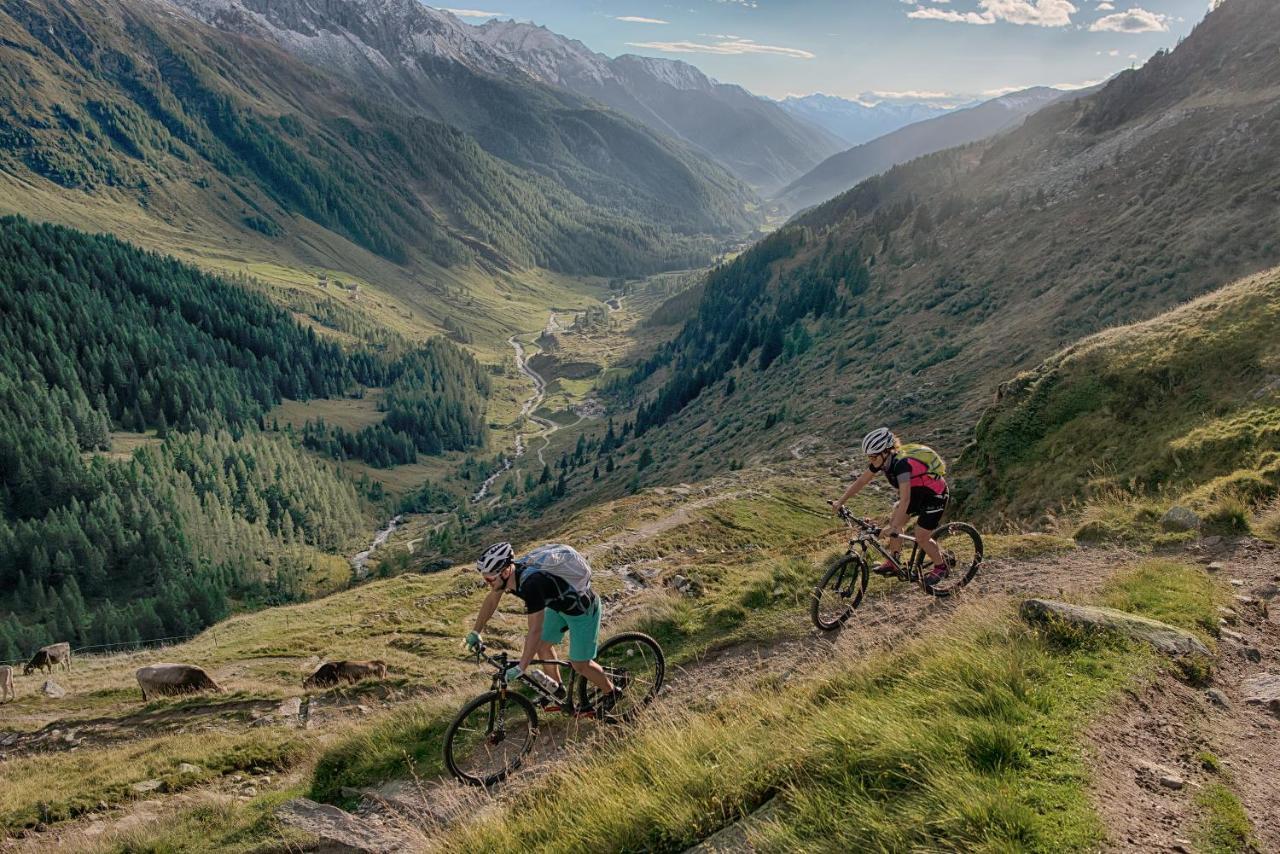 Hotel Fronza - Your Hike & Mountain Home Lutago Extérieur photo