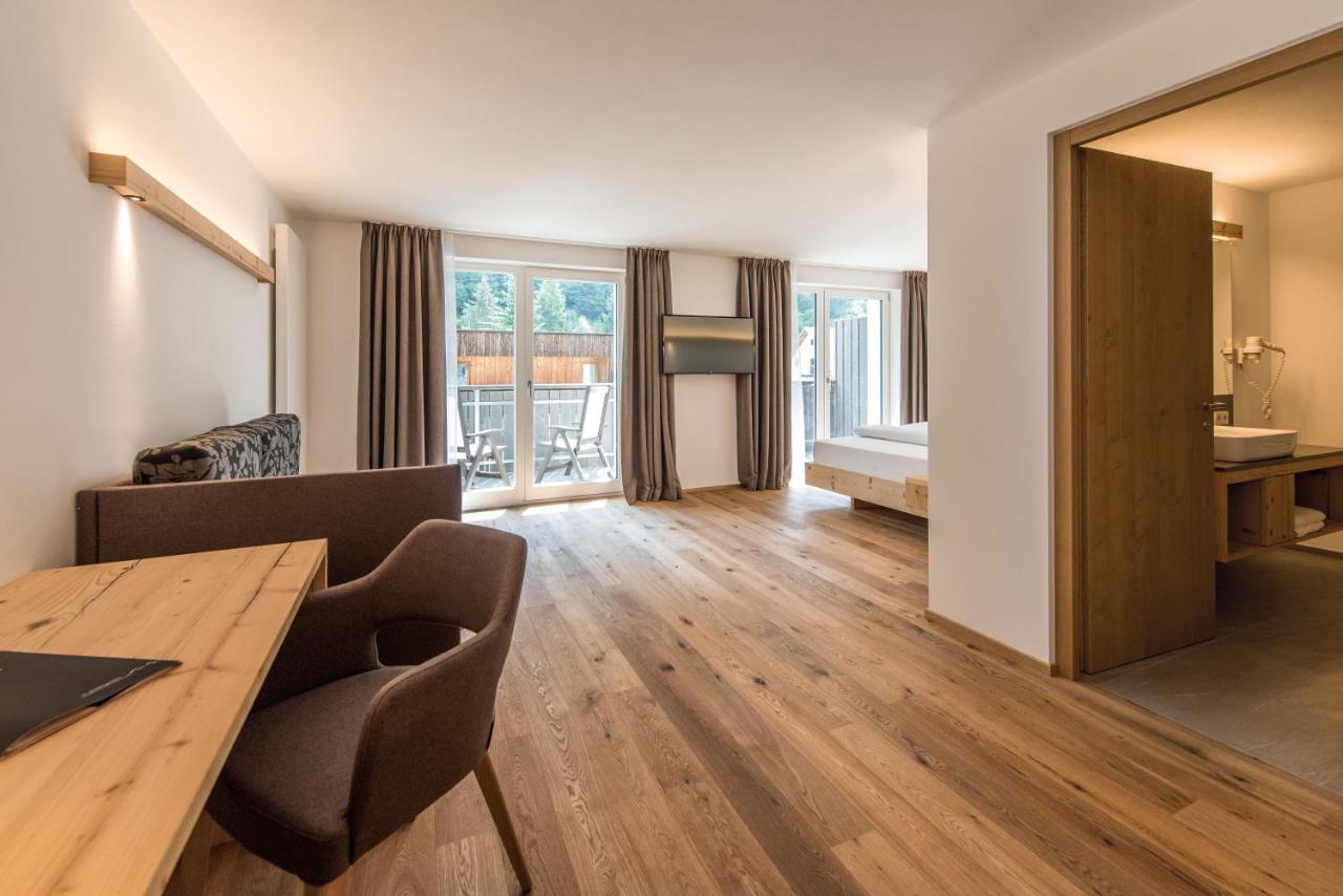 Hotel Fronza - Your Hike & Mountain Home Lutago Extérieur photo