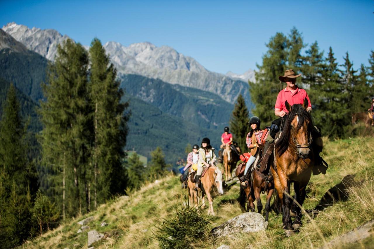 Hotel Fronza - Your Hike & Mountain Home Lutago Extérieur photo